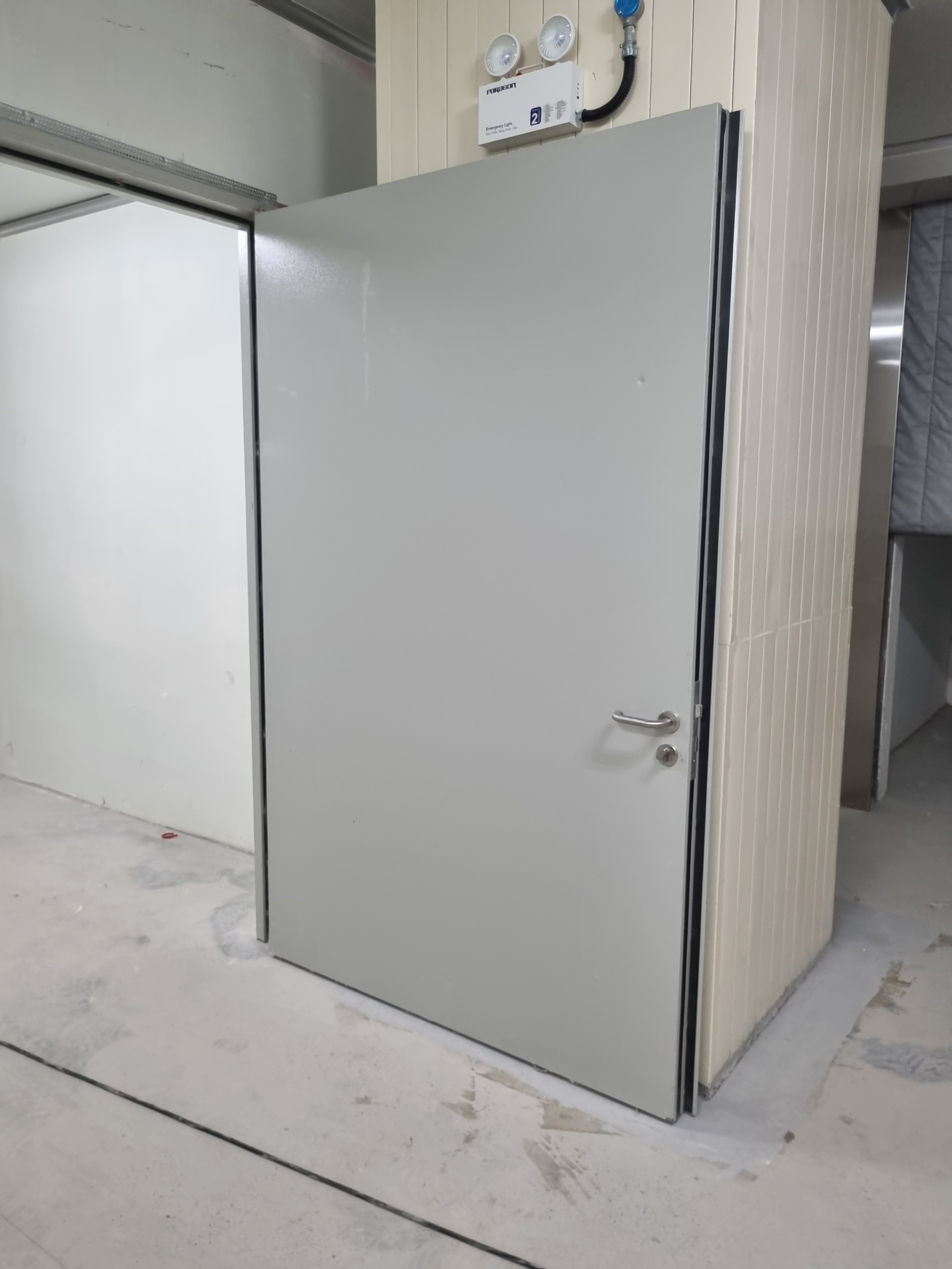 Cửa thép chống cháy 2 cánh - Ảnh 2